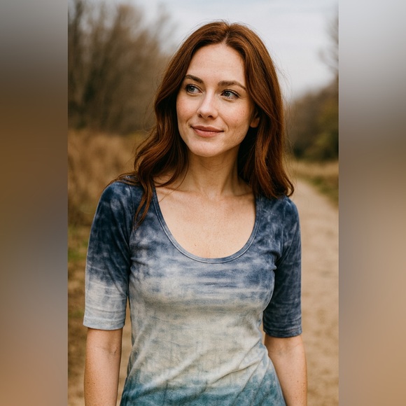 EUC Hard Tail Ballet Sleeve Scoop Neck 3/4 Length Arm Top Size Small - Picture 1 of 4